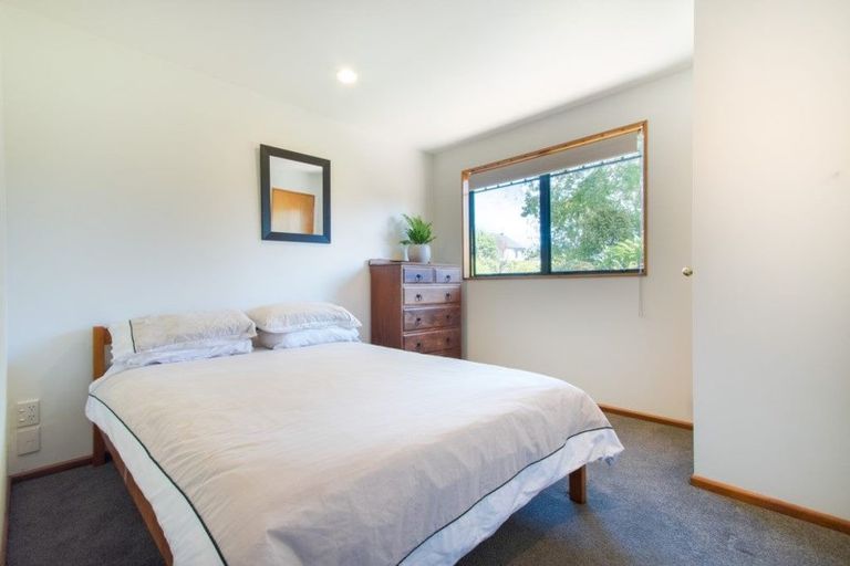 Photo of property in 16 Hebe Place, Birkenhead, Auckland, 0626