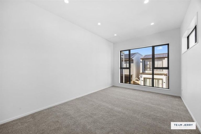 Photo of property in 30 Whare Kauri Road, Papakura, 2110