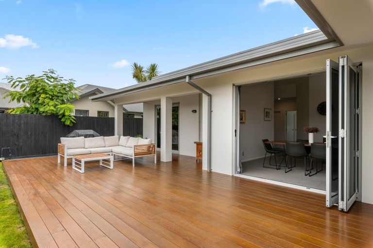 Photo of property in 17 Bottle Lake Drive, Parklands, Christchurch, 8083