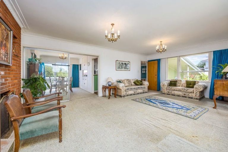 Photo of property in 54 Raleigh Road, Northcote, Auckland, 0627