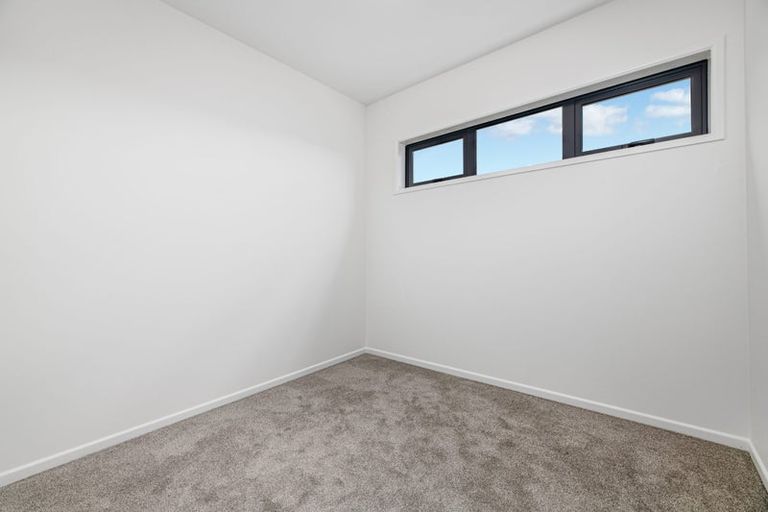 Photo of property in 4/43b Waimumu Road, Massey, Auckland, 0614