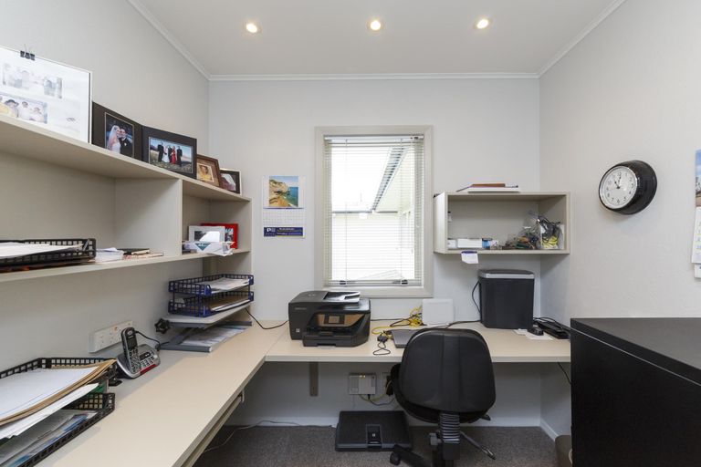 Photo of property in 10 Opawa Place, Terrace End, Palmerston North, 4410