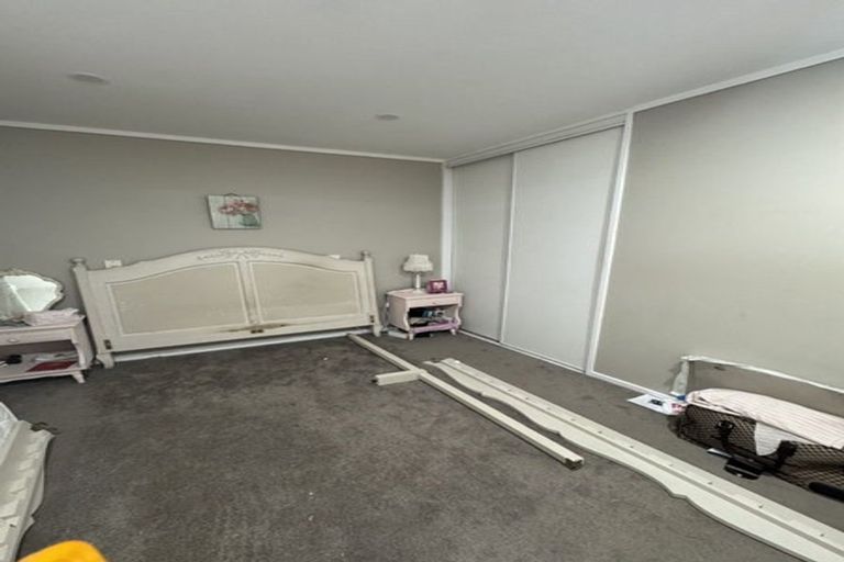 Photo of property in 16 Taupo Street, Green Bay, Auckland, 0604