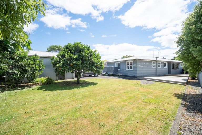 Photo of property in 88 Wikiriwhi Crescent, Awapuni, Palmerston North, 4412