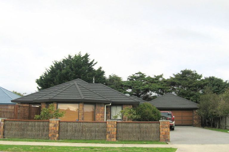 Photo of property in 19 Holcombe Drive, Paraparaumu, 5032