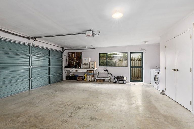 Photo of property in 38 Landsdowne Terrace, Karori, Wellington, 6012