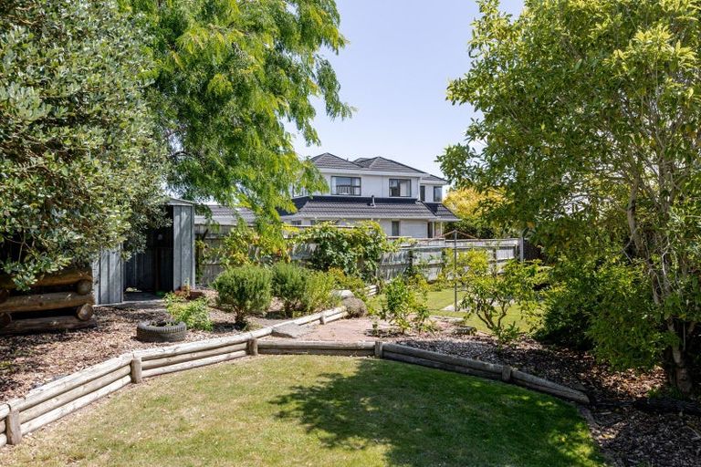 Photo of property in 17 Hind Place, Hokowhitu, Palmerston North, 4410