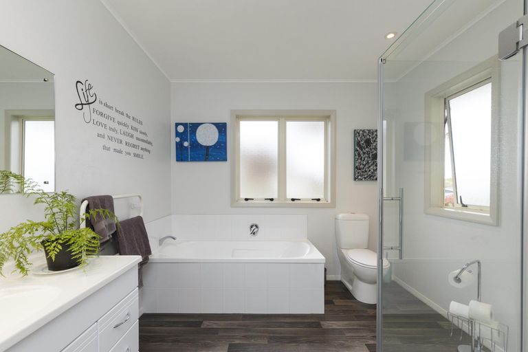 Photo of property in 10 Opawa Place, Terrace End, Palmerston North, 4410