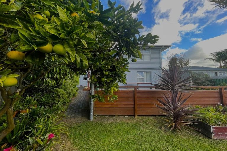 Photo of property in 8 Divich Avenue, Te Atatu South, Auckland, 0610