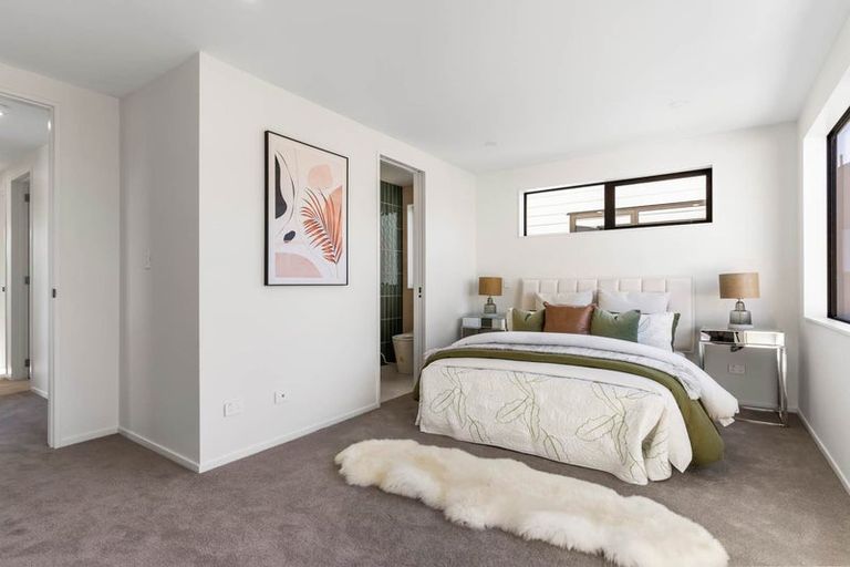 Photo of property in 21e Knights Road, Rothesay Bay, Auckland, 0630