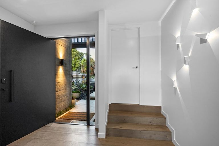 Photo of property in 23 Otakau Road, Milford, Auckland, 0620