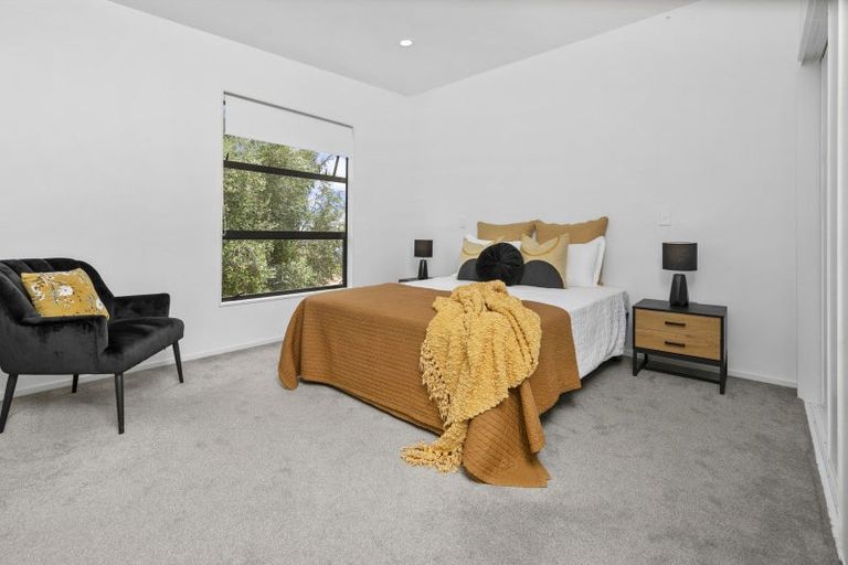 Photo of property in 4/40 Scarlet Oak Drive, Schnapper Rock, Auckland, 0632