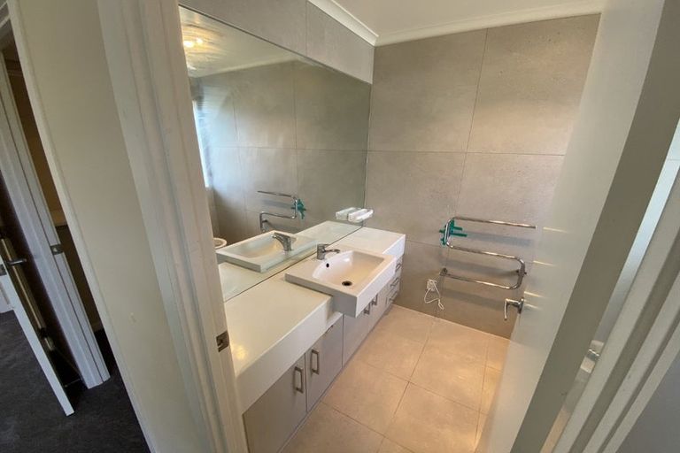 Photo of property in 104 Stancombe Road, Flat Bush, Auckland, 2016