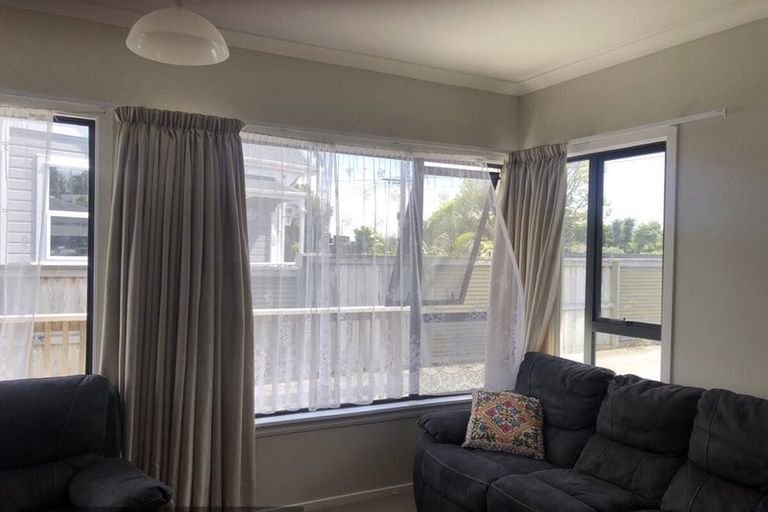 Photo of property in 102 Mangorei Road, Merrilands, New Plymouth, 4312