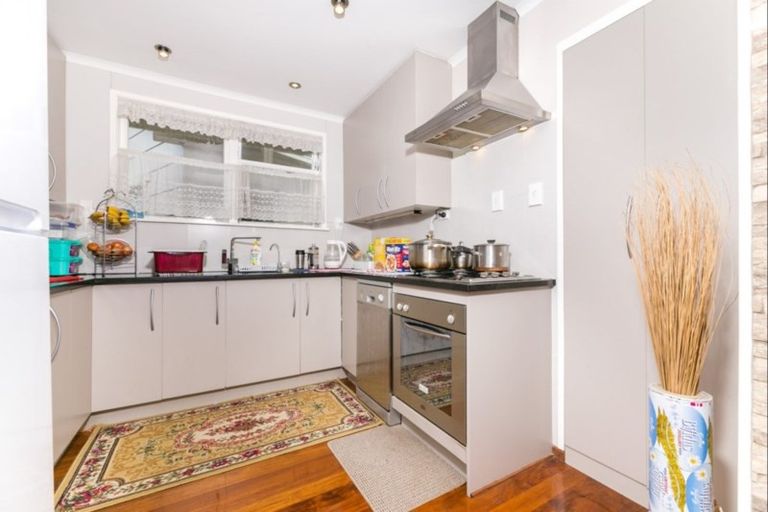 Photo of property in 61 Oreil Avenue, West Harbour, Auckland, 0618