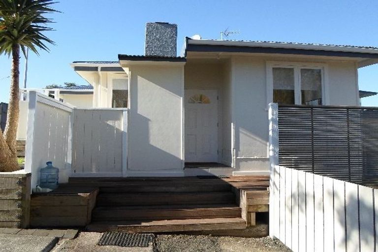 Photo of property in 5 Schnapper Rock Road, Greenhithe, Auckland, 0632