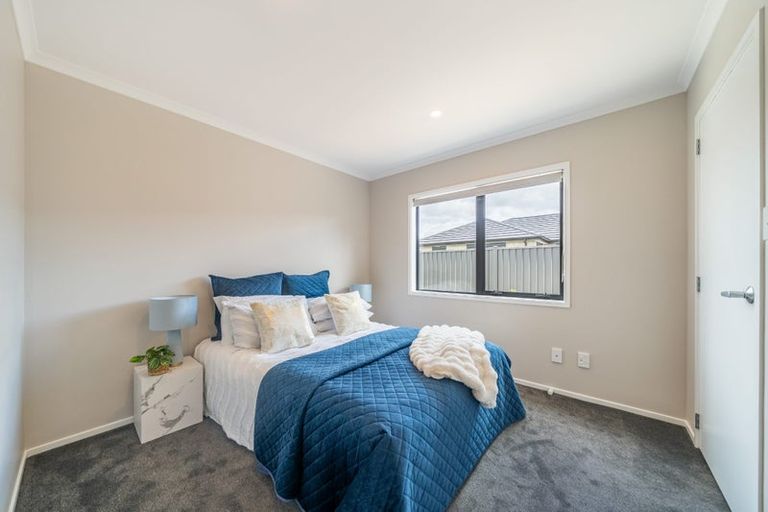 Photo of property in 19 Te Kaeaea Crescent, Wallaceville, Upper Hutt, 5018