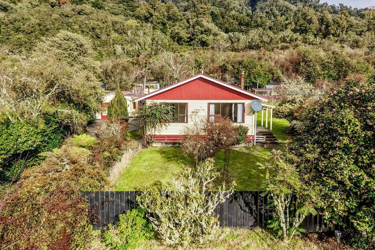 Photo of property in 9 Main Road, Harihari, 7884