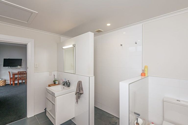Photo of property in 11 Shamrock Street, Takaro, Palmerston North, 4412