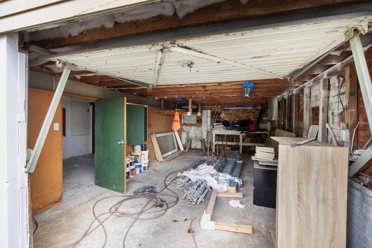 Photo of property in 21 Waitaki Street, Henderson, Auckland, 0612