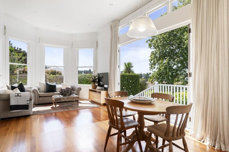 Photo of property in 6 Glade Place, Birkenhead, Auckland, 0626