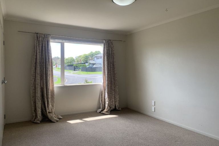 Photo of property in 1 Luna Place, Henderson, Auckland, 0612
