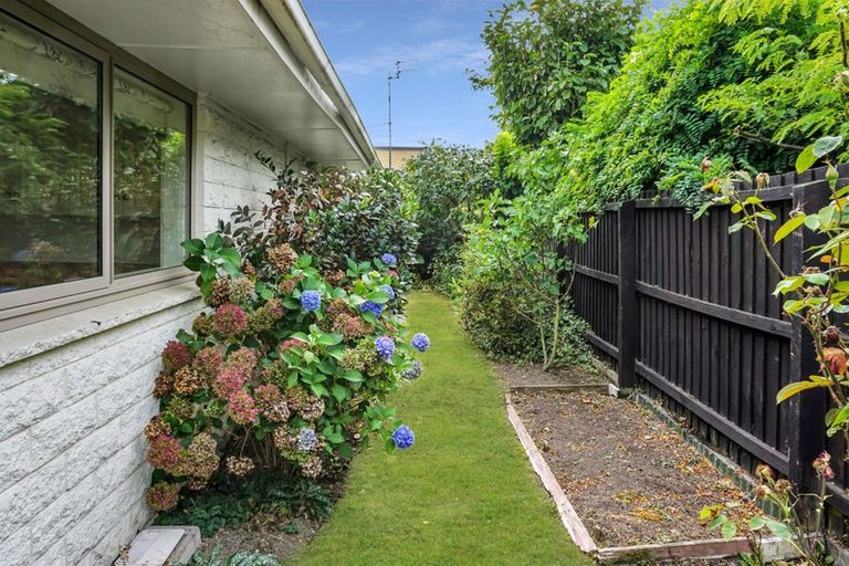 Photo of property in 2/2a Chilcombe Street, Ilam, Christchurch, 8041