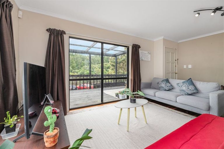 Photo of property in 1/13a Kitewao Street, Northcote, Auckland, 0627
