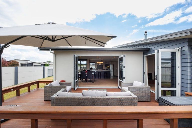 Photo of property in 46 Rosalie Terrace, Kelvin Grove, Palmerston North, 4414