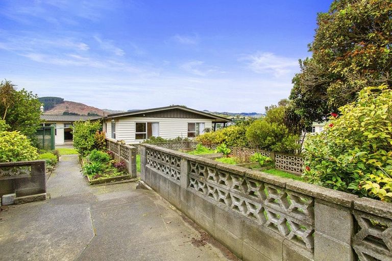 Photo of property in 32 Turriff Crescent, Tawa, Wellington, 5028