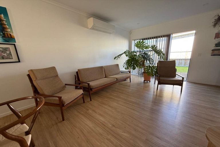Photo of property in 8 Kitea Place, Mangere, Auckland, 2022