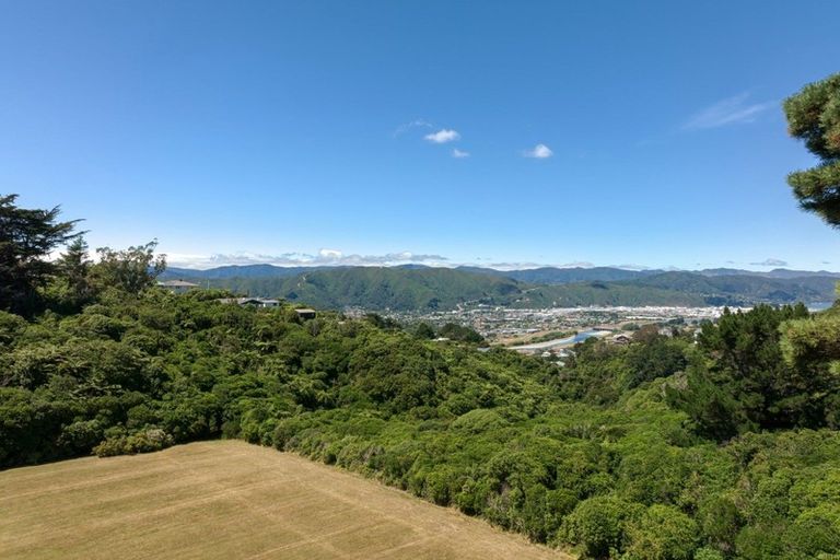 Photo of property in 120 Miromiro Road, Normandale, Lower Hutt, 5010