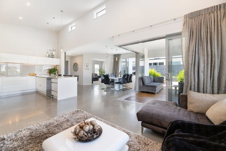 Photo of property in 42 Cassinia Close, Papamoa Beach, Papamoa, 3118