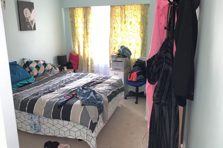 Photo of property in 23 Chivalry Road, Glenfield, Auckland, 0629