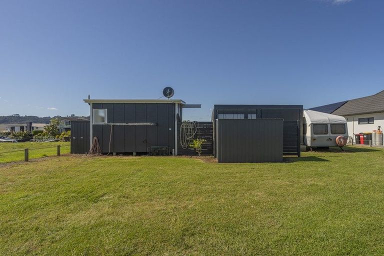 Photo of property in 14 Mermaid Place, Whitianga, 3510