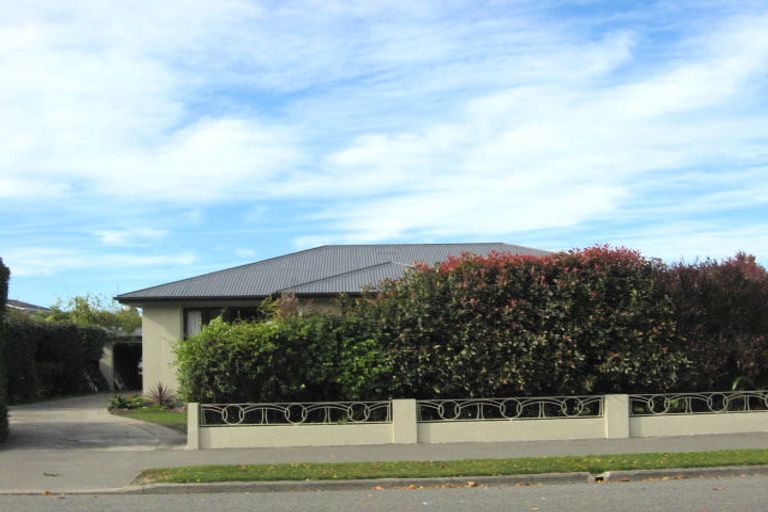 Photo of property in 41 Middlepark Road, Sockburn, Christchurch, 8042