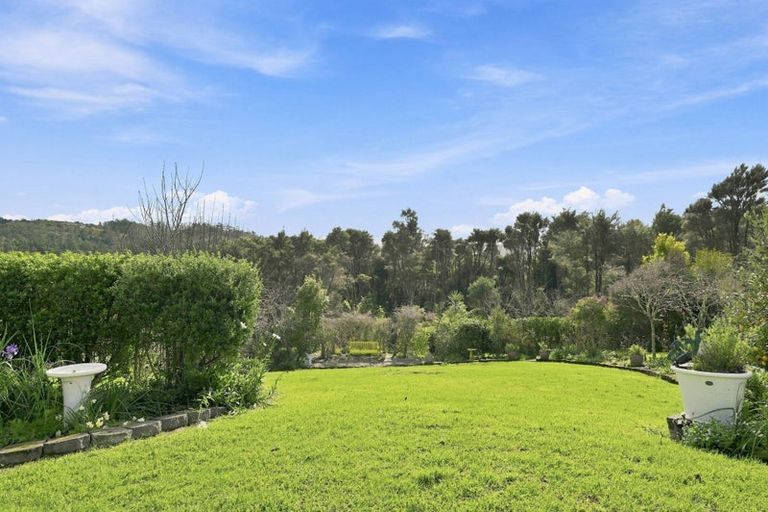 Photo of property in 136 Pinchgut Road, Kaukapakapa, 0873