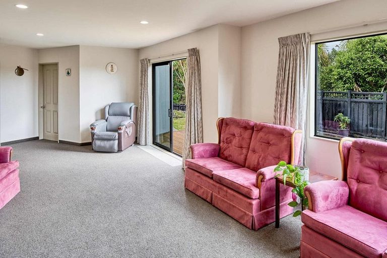 Photo of property in 17 Dornoch Place, Papakowhai, Porirua, 5024