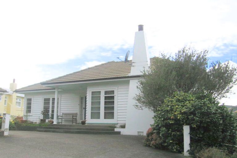 Photo of property in 6 Hampton Hill Road, Tawa, Wellington, 5028