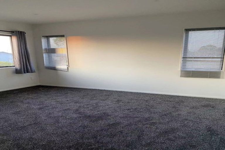 Photo of property in 50a Barbados Drive, Unsworth Heights, Auckland, 0632