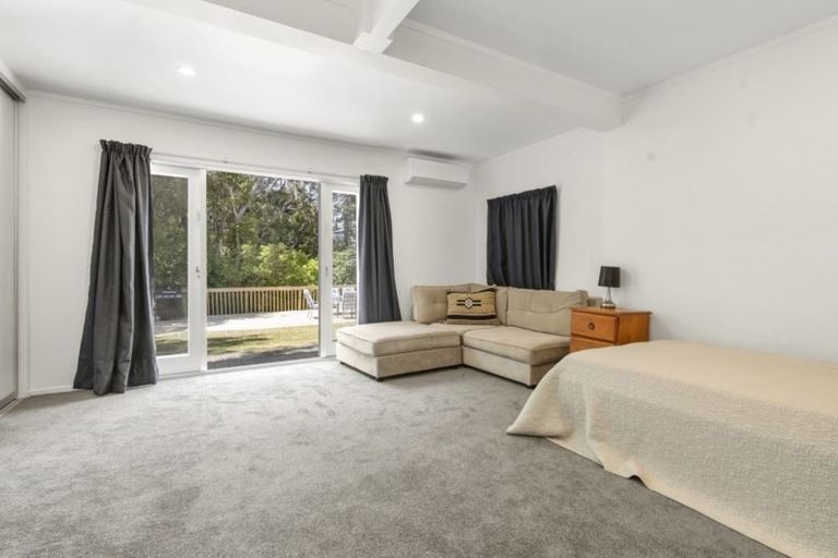 Photo of property in 70 Chelsea View Drive, Chatswood, Auckland, 0626