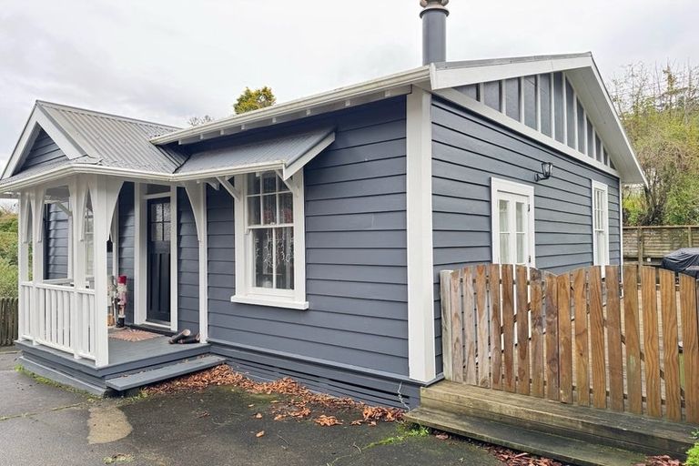 Photo of property in 7 Omar Street, Khandallah, Wellington, 6035