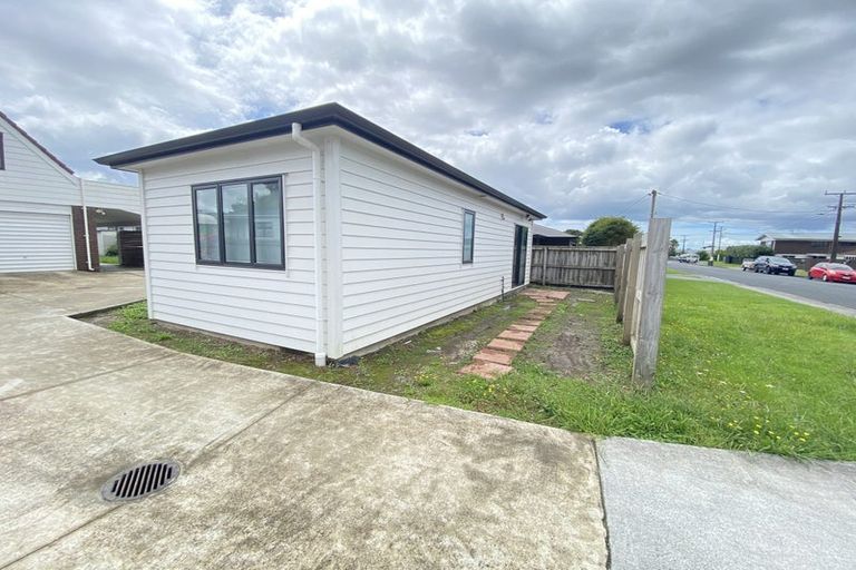 Photo of property in 5 Tawa Road, Te Atatu Peninsula, Auckland, 0610