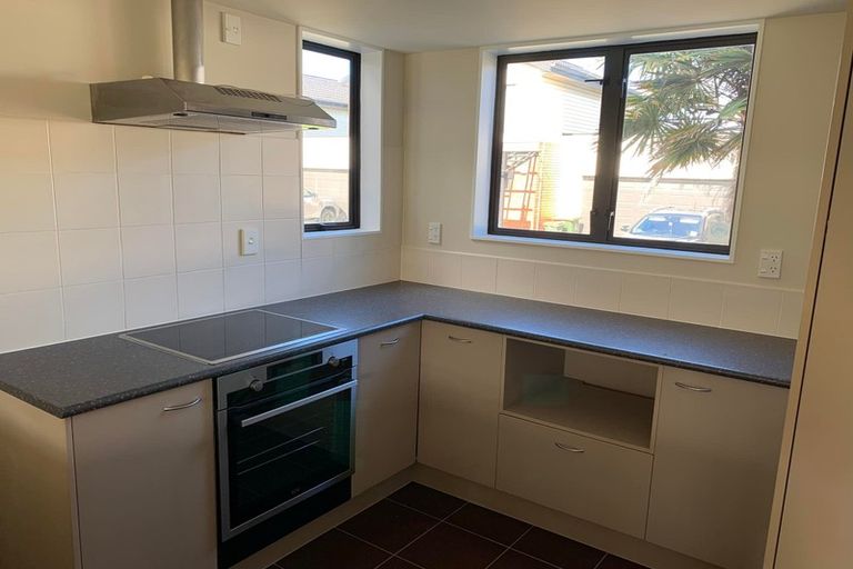 Photo of property in 16 Secoia Crescent, Mangere, Auckland, 2022