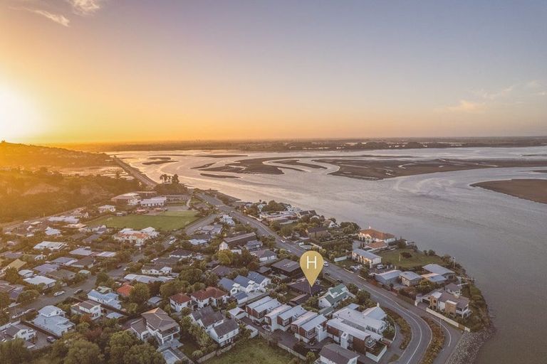 Photo of property in 87 Beachville Road, Redcliffs, Christchurch, 8081