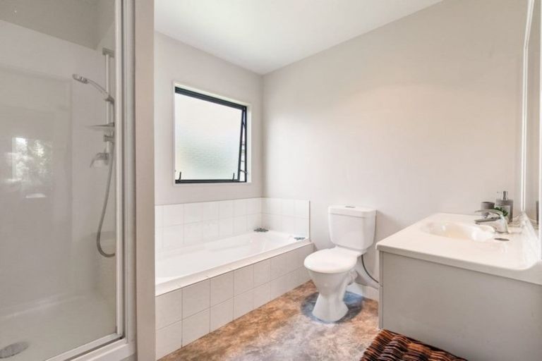 Photo of property in 2 Braeburn Place, Takanini, 2112