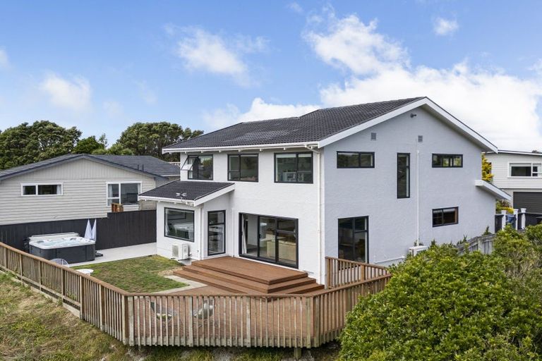 Photo of property in 35 Raumati Terrace, Khandallah, Wellington, 6035