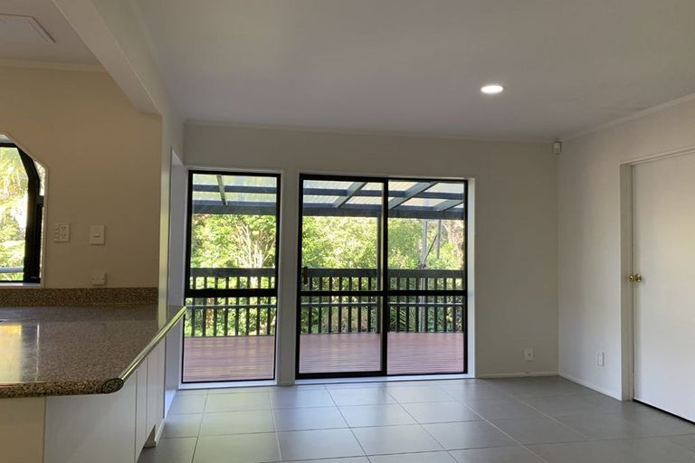 Photo of property in 2/20 Lagoon Way, West Harbour, Auckland, 0618