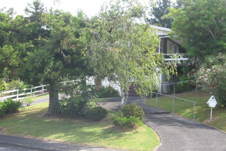 Photo of property in 56 Ayton Drive, Totara Vale, Auckland, 0629
