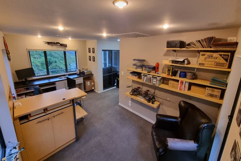 Photo of property in 247 Maungaraki Road, Maungaraki, Lower Hutt, 5010